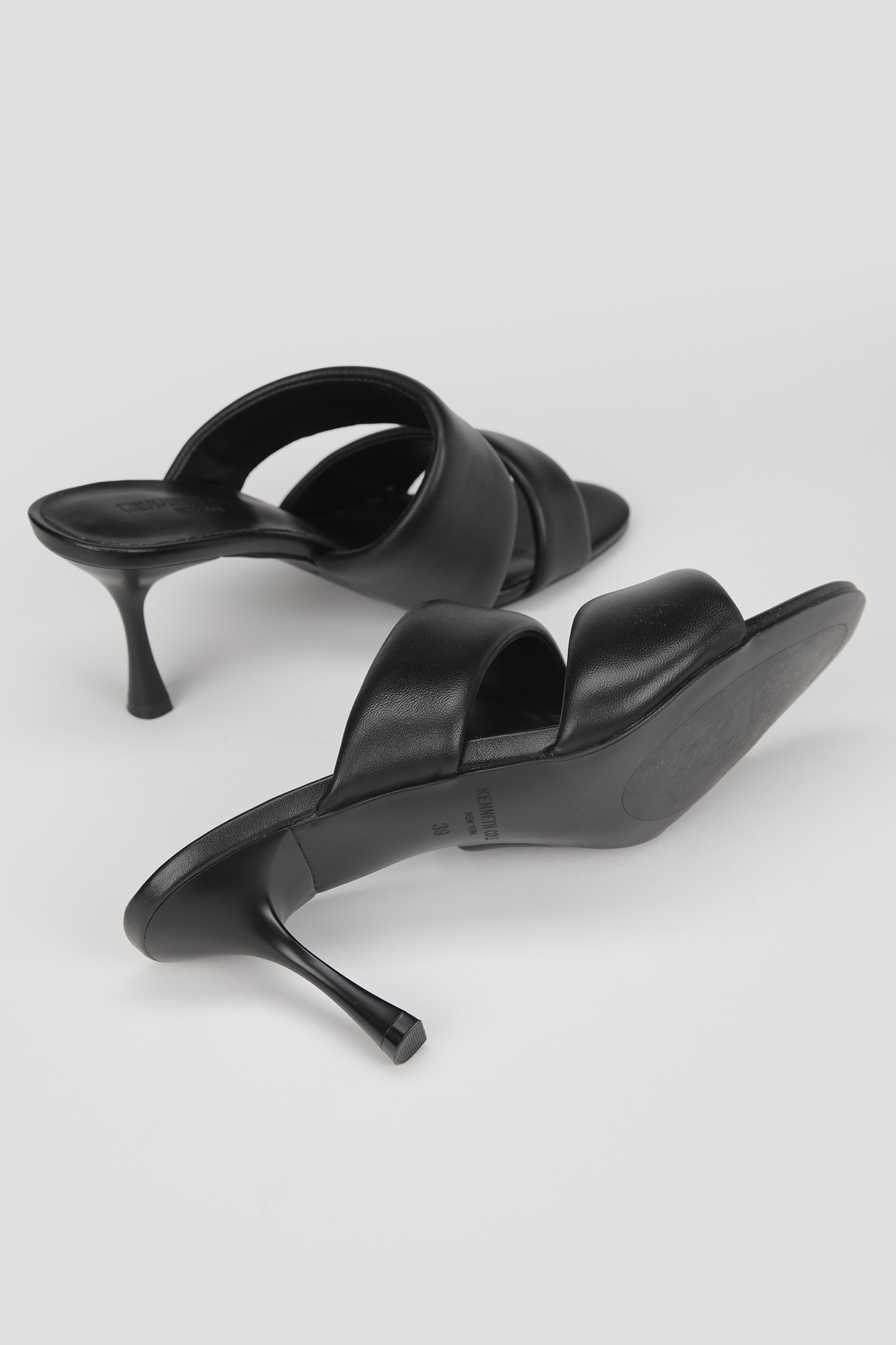 כפכפי עקב עם רצועות עבות | קנת קול