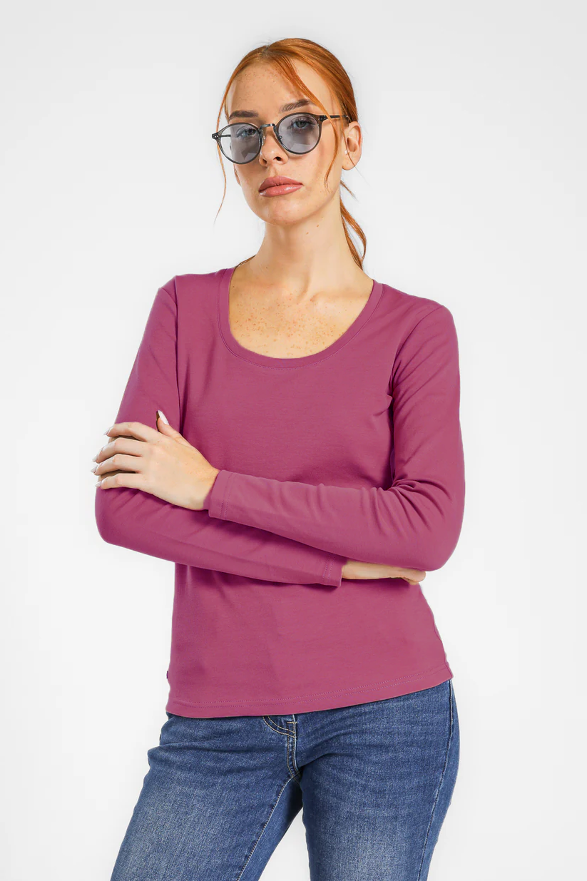 טישירט מפתח עמוק