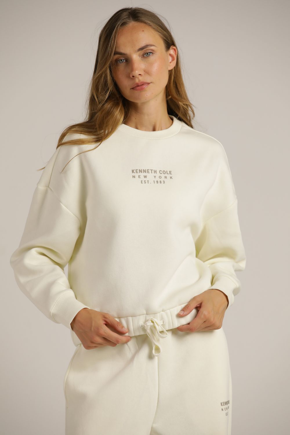 סווטשירט ממותג בגזרת קרופ | קנת קול