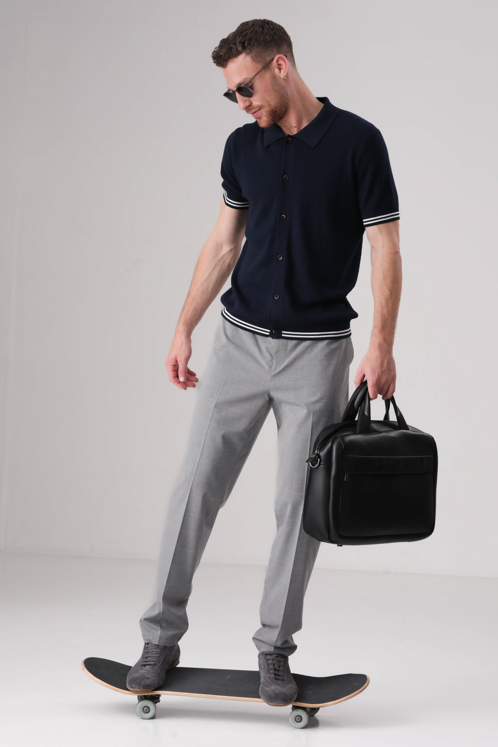 סריג פולו מכופתר דק עם סיומות קונטרסטיות