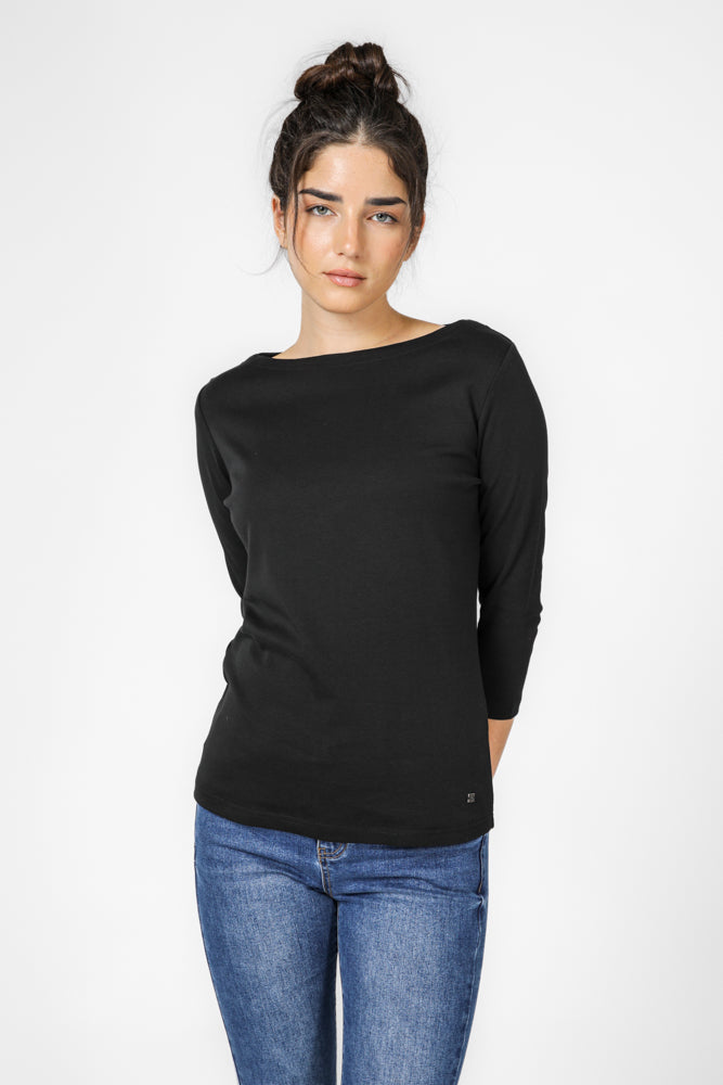 טישירט צווארון סירה