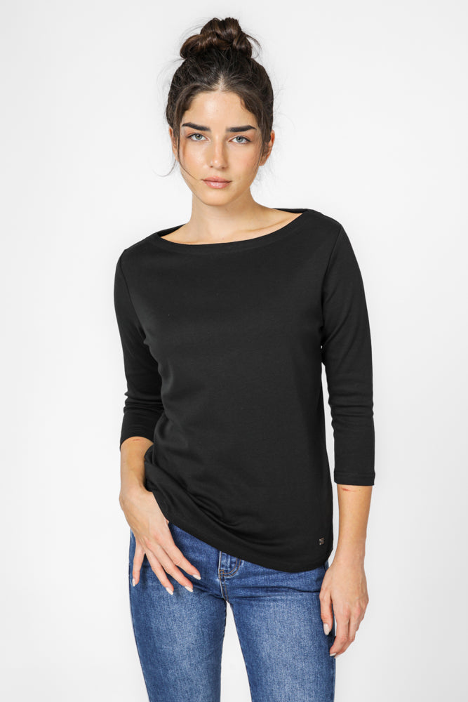 טישירט צווארון סירה