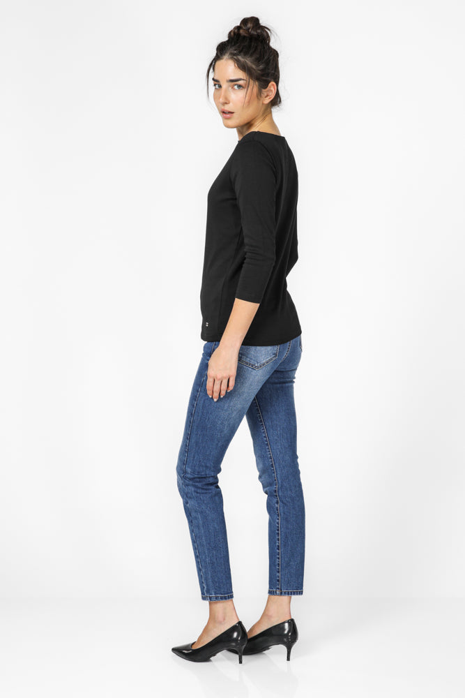 טישירט צווארון סירה