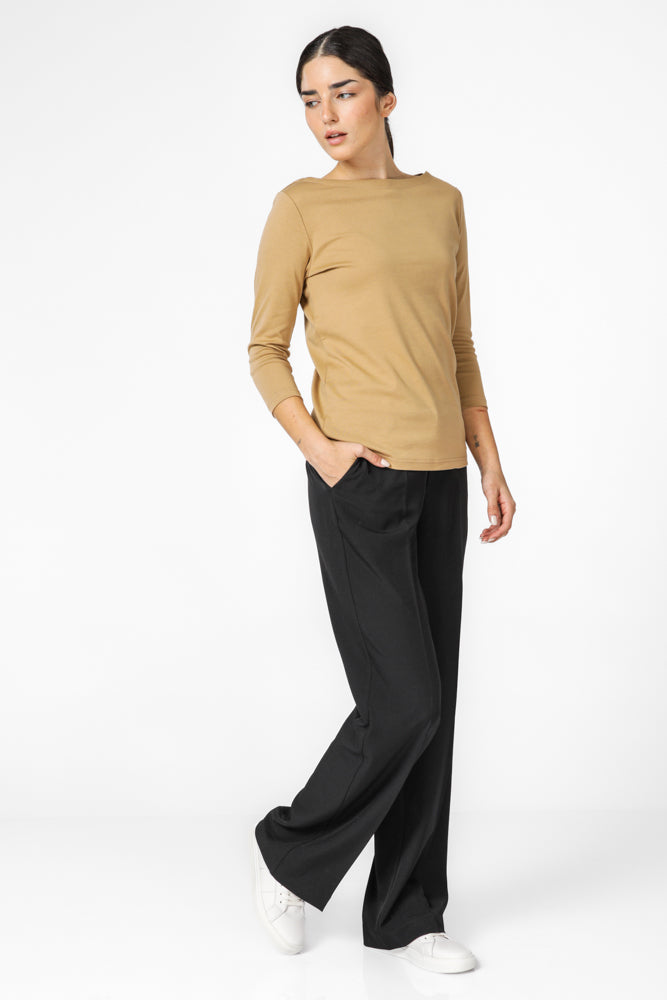 טישירט צווארון סירה