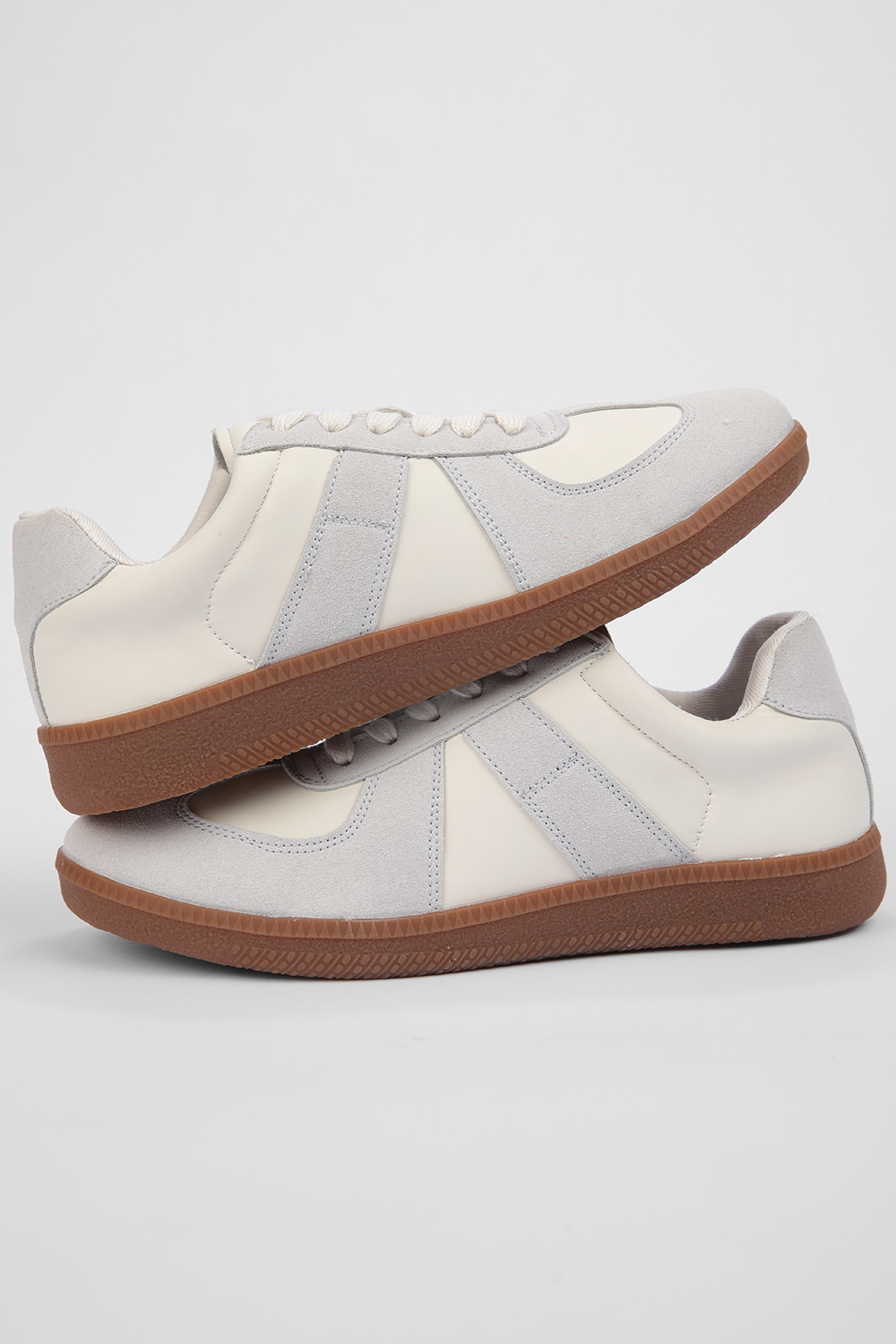 נעלי הליכה נשים בצבע בז' ואפור