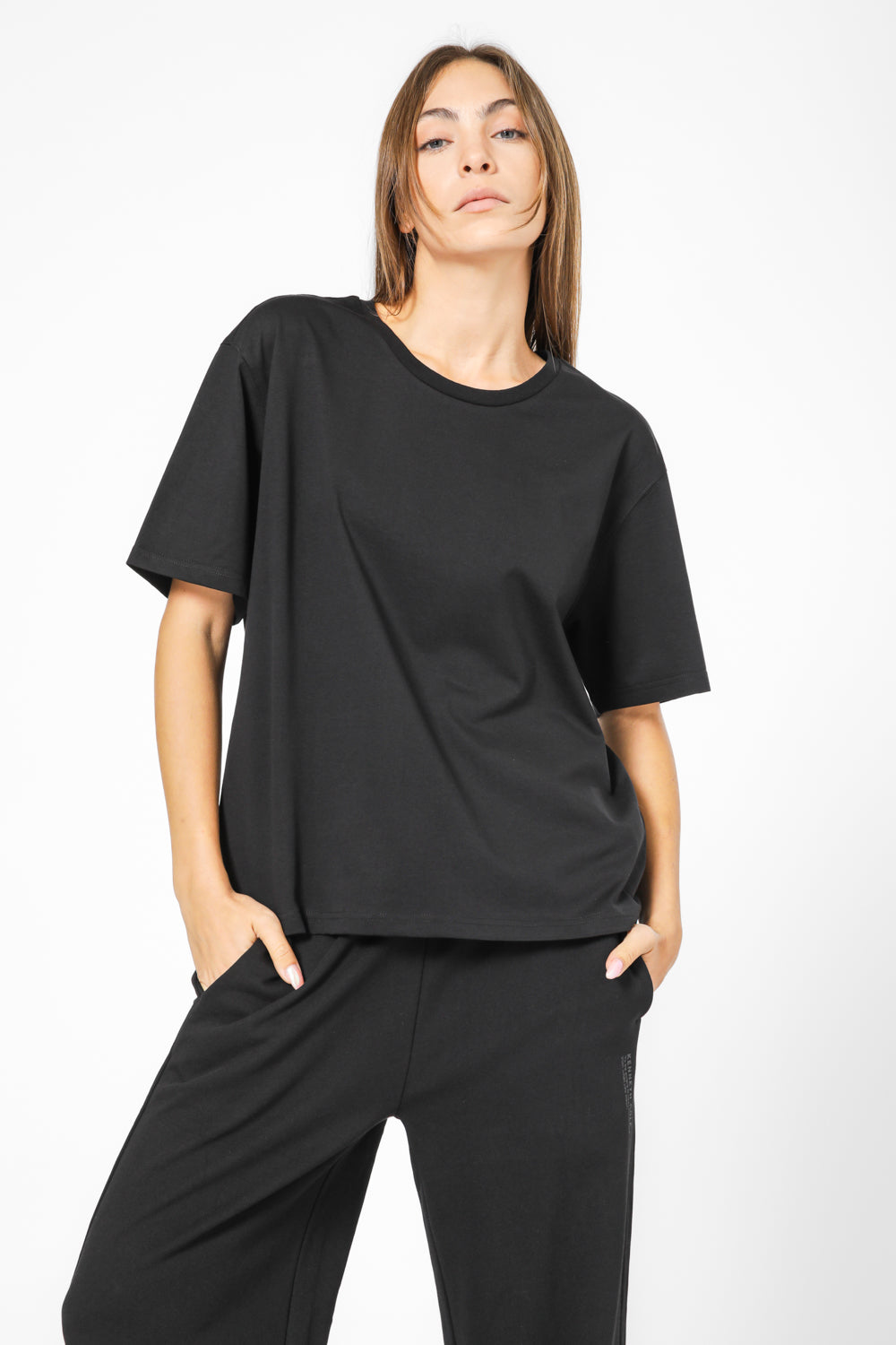 טישירט אוברסייז בצבע שחור