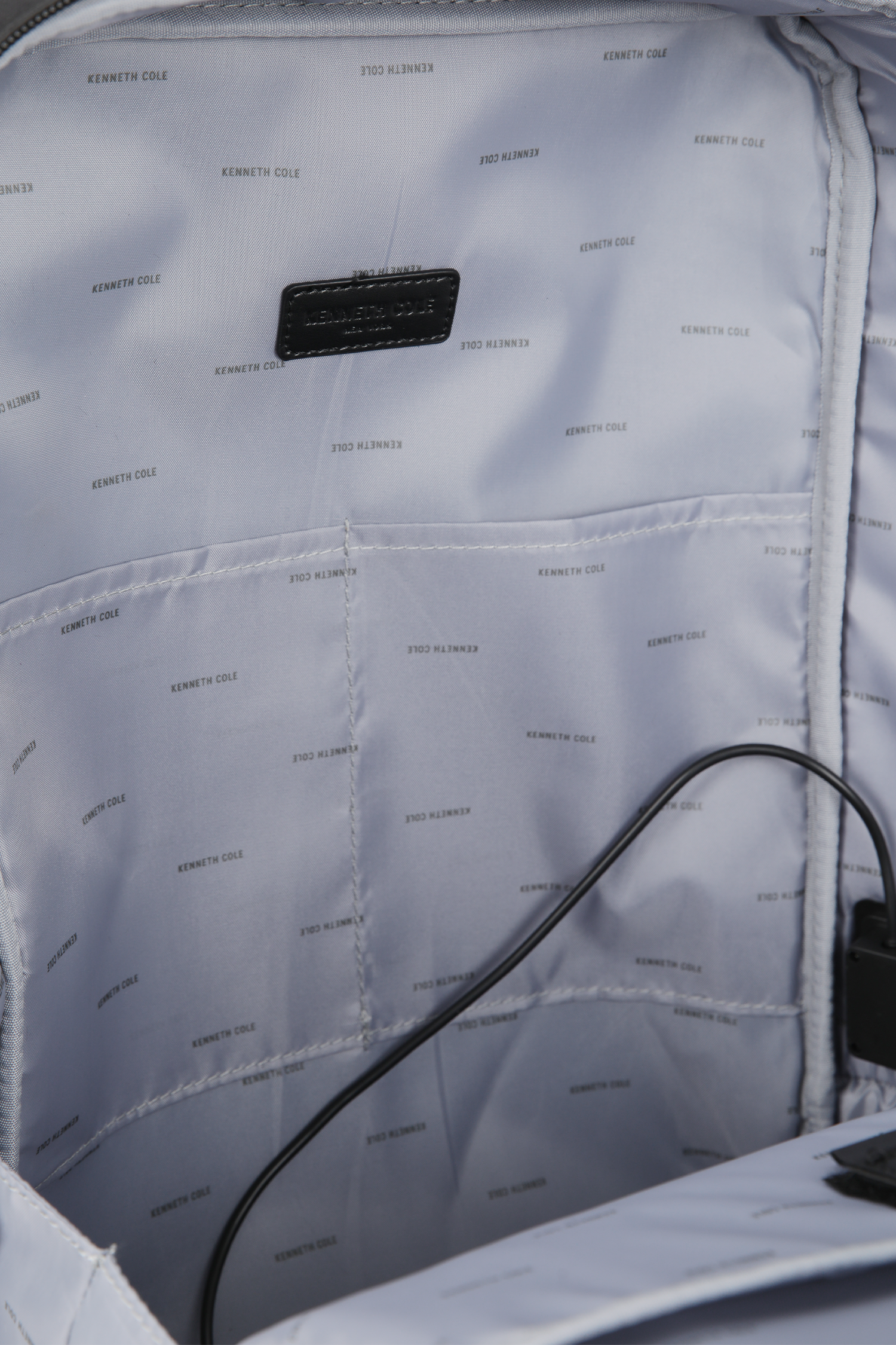 תיק גב לנשיאת מחשב עם טעינה