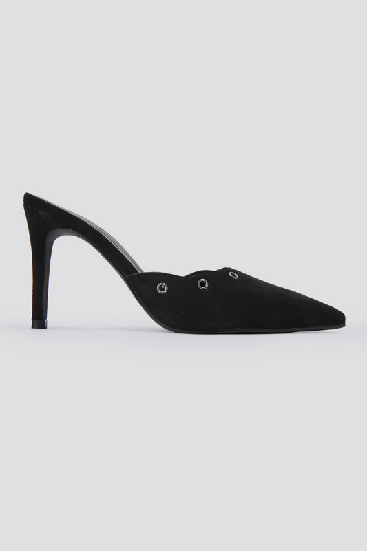 כפכפי עקב שפיץ בצבע שחור