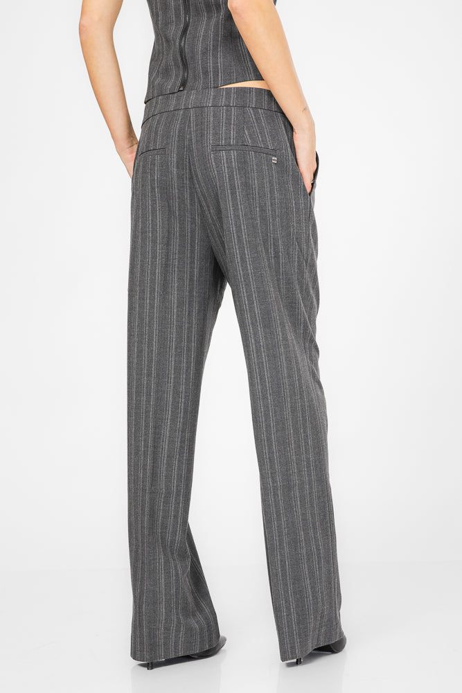 מכנסי פסים לנשים בגזרה רחבה בצבע אפור