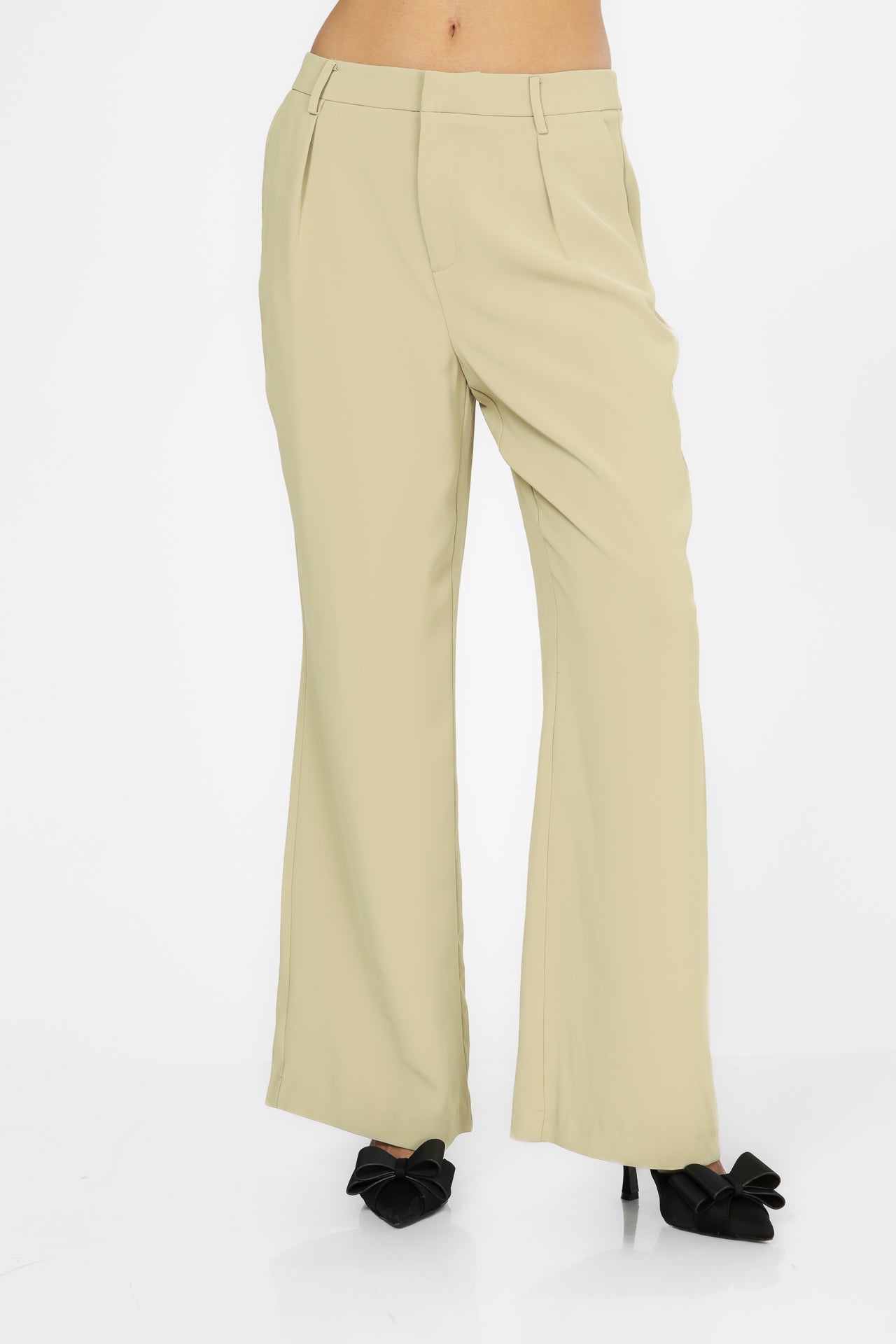 מכנסיים מחויטים מתרחבים