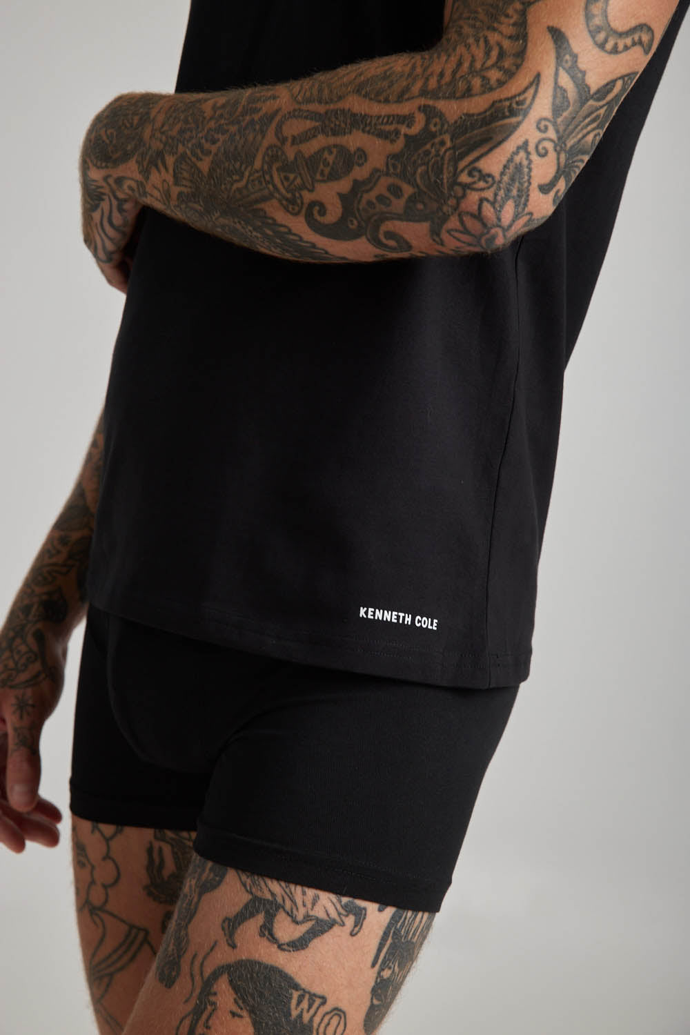 מארז שתי חולצות וי בייסיק לגברים