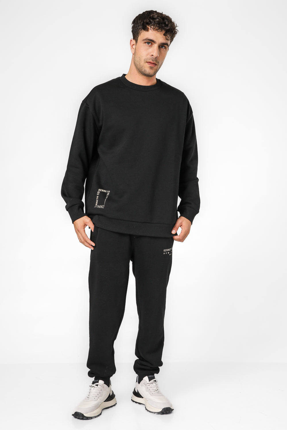 סווטשירט אוברסייז הדפס בגב בצבע שחור