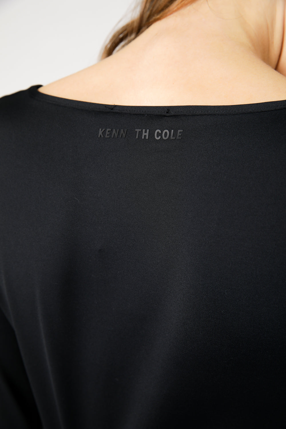 חולצה אלסטית צווארון וי עמוק