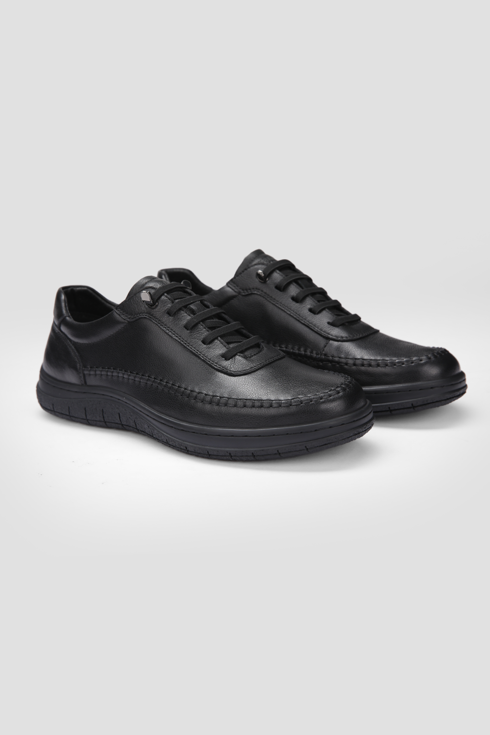 נעלי עור אלגנטיות לגברים בצבע שחור