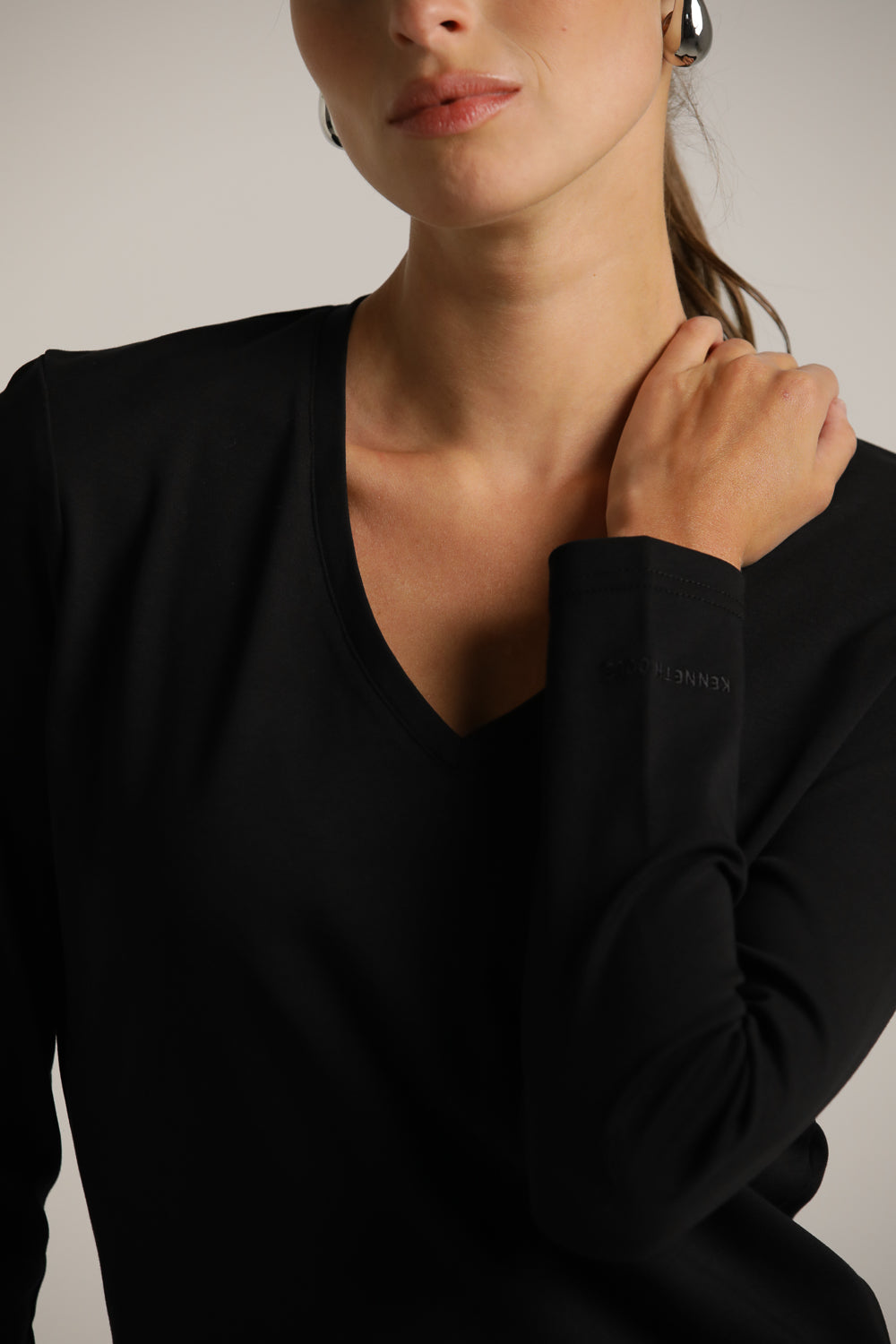 טישרט ארוכה עם צווארון וי  | קנת קול