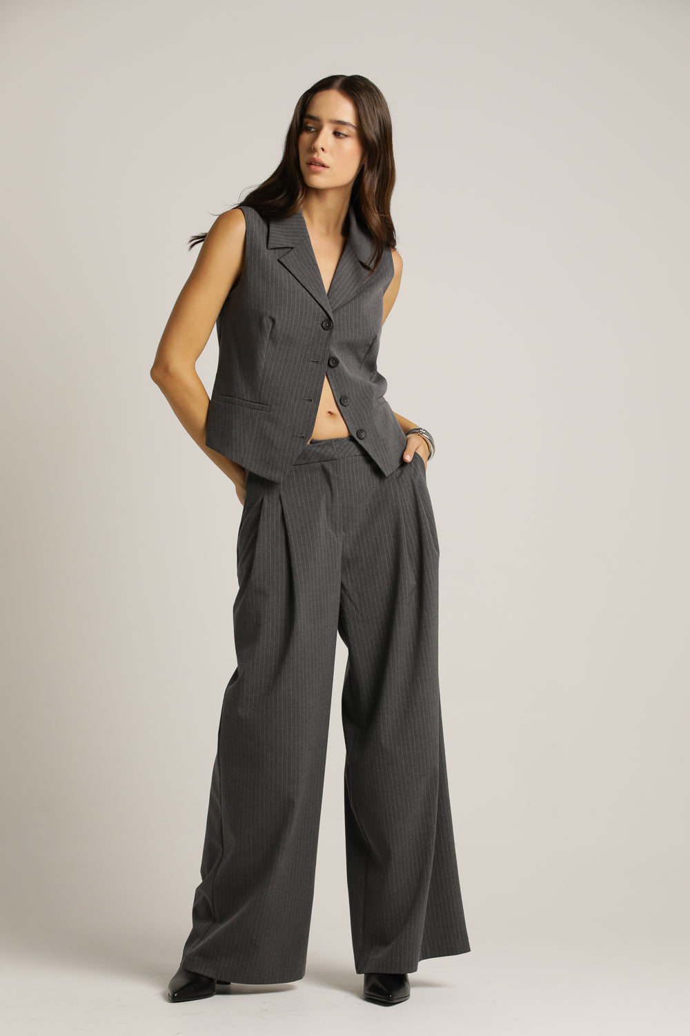 מכנסיים מחויטים בגזרה מתרחבת | קנת קול