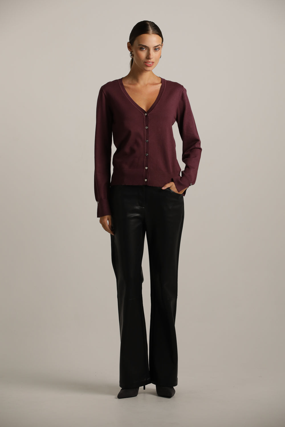 סריג קרדיגן בייסיק עם מחשוף וי | קנת קול