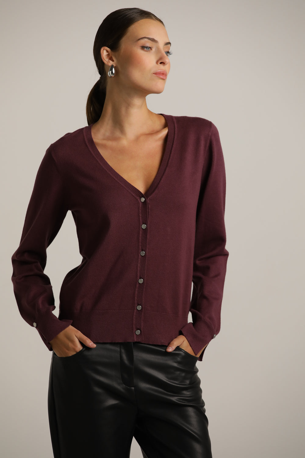 סריג קרדיגן בייסיק עם מחשוף וי | קנת קול