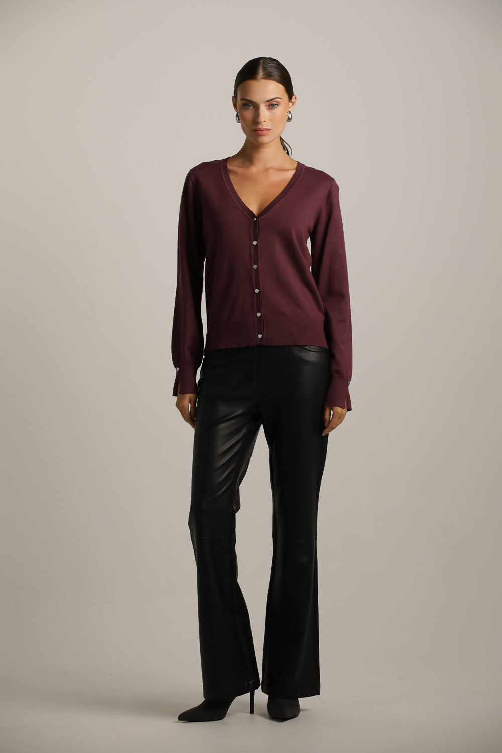 סריג קרדיגן בייסיק עם מחשוף וי | קנת קול