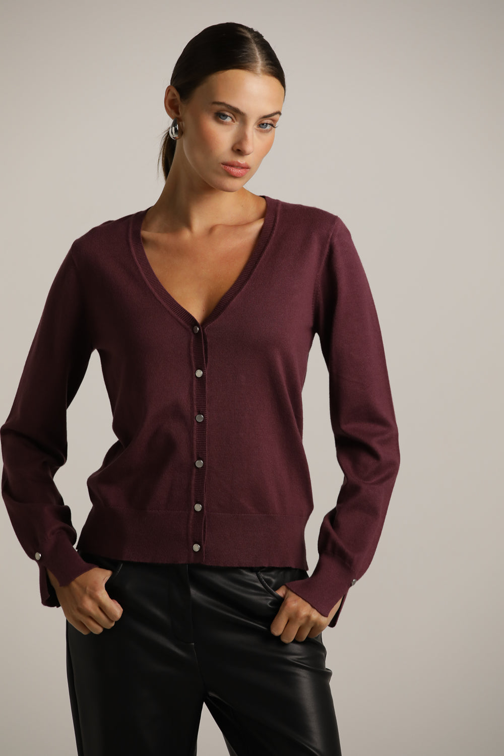 סריג קרדיגן בייסיק עם מחשוף וי | קנת קול