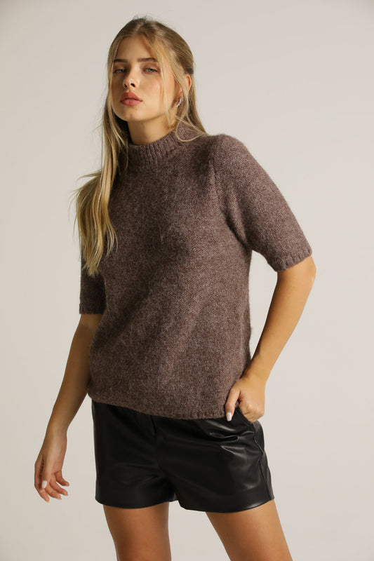 מכנסיים קצרים דמוי עור בגזרה מחויטת | קנת קול