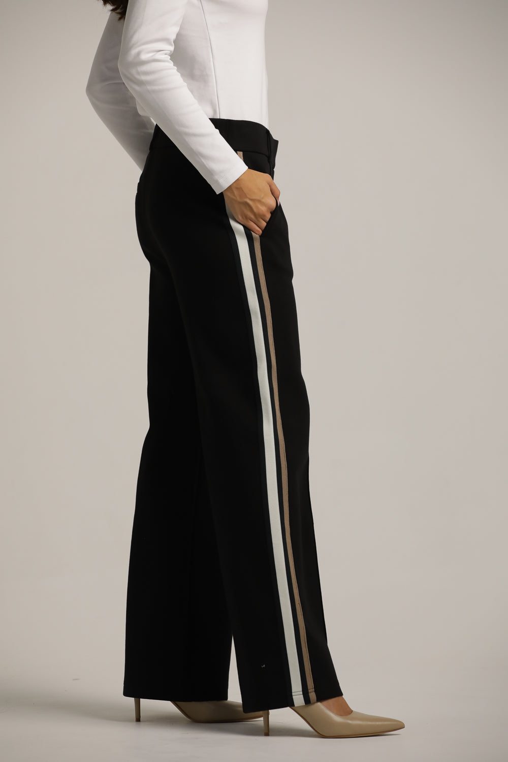 מכנסיים רחבים בסגנון מחויט עם פסי צד קונטרסטיים | קנת קול
