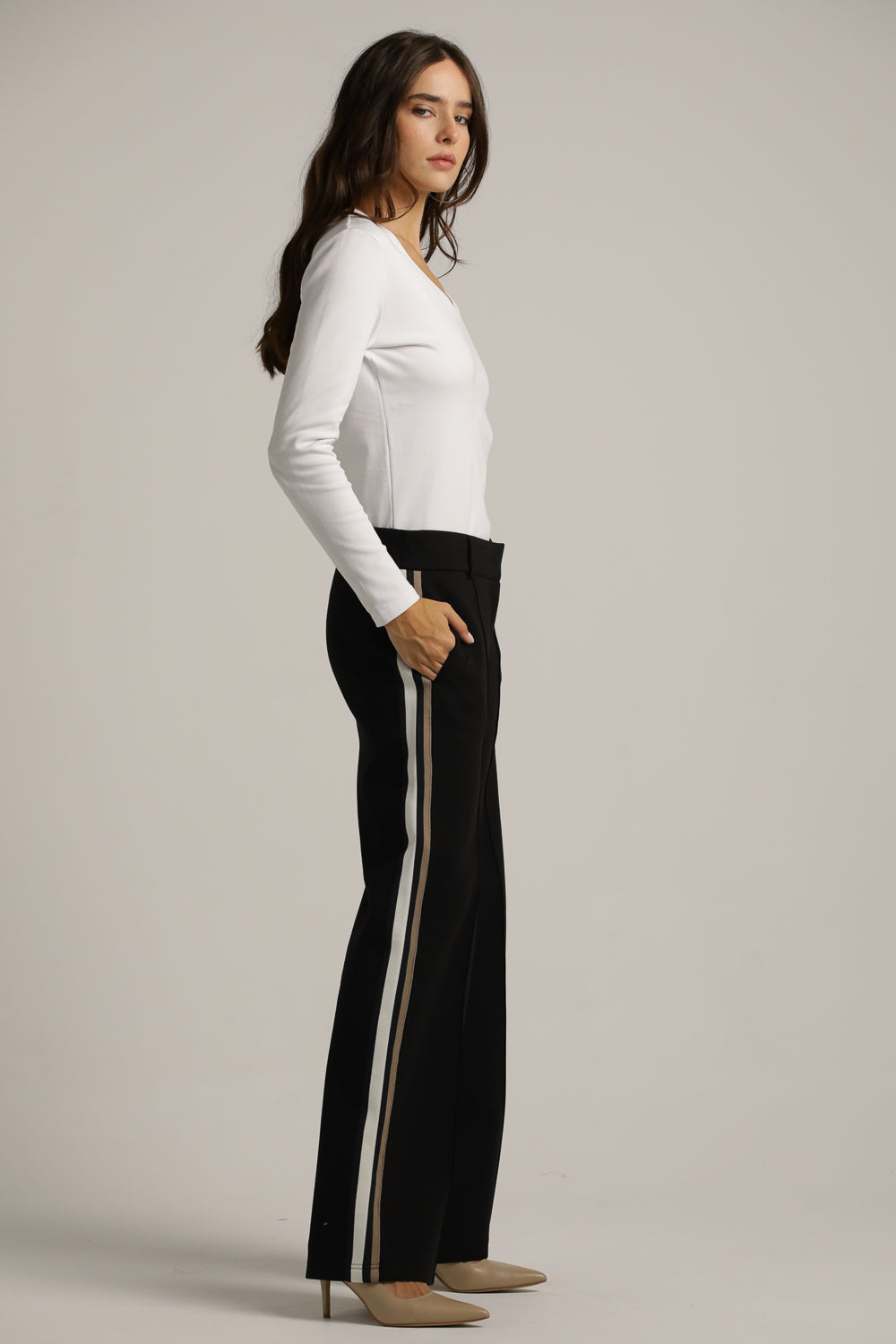 מכנסיים רחבים בסגנון מחויט עם פסי צד קונטרסטיים | קנת קול