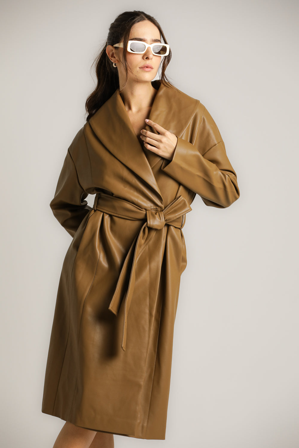 מעיל מעטפת דמוי עור עם חגורה | קנת קול