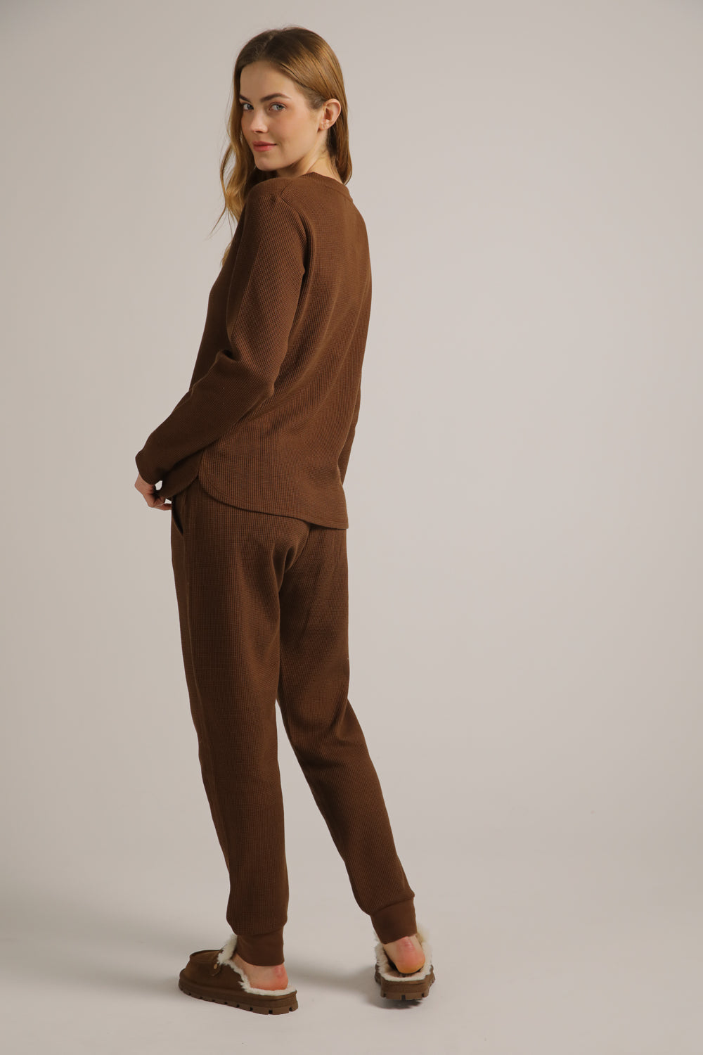 טישירט וואפל ארוכה עם פתח וי | קנת קול