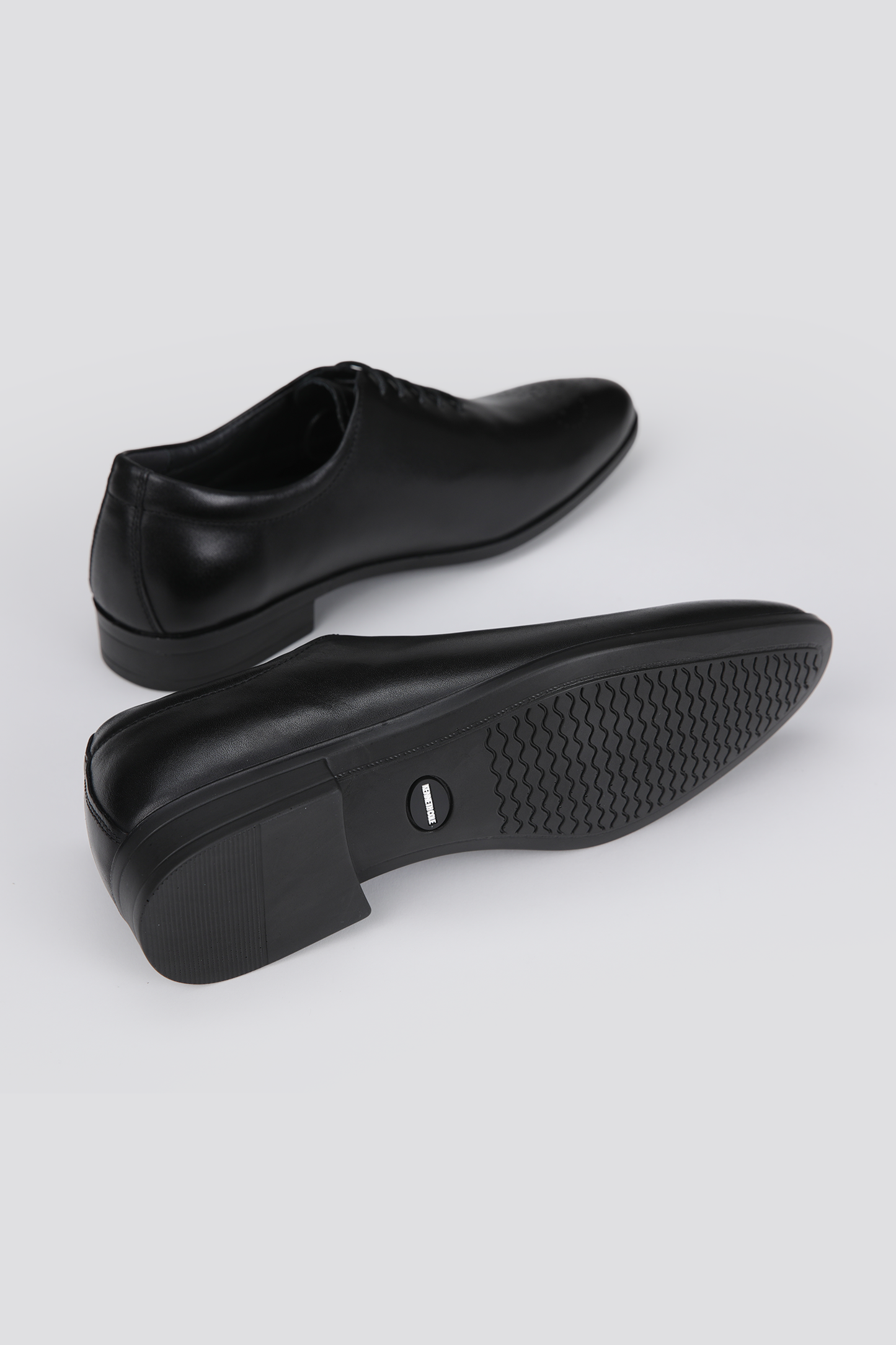 נעלי אלגנט מעור בצבע שחור | קנת קול