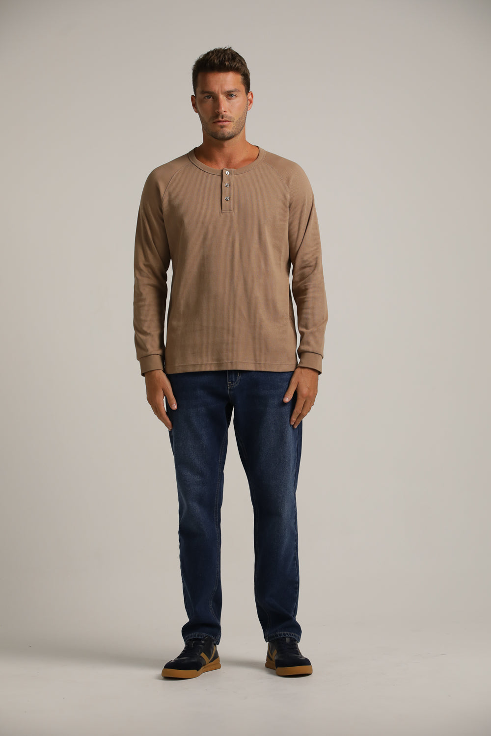 חולצה ארוכה עם כפתרה בחזית | קנת קול