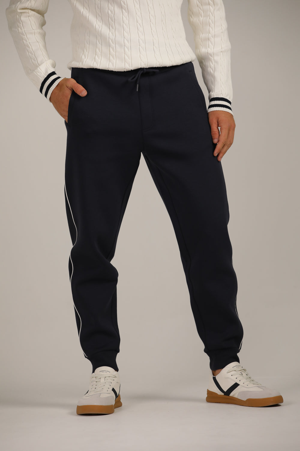 מכנסי ג'וגר בגזרת טייפר עם פס בצד | קנת קול