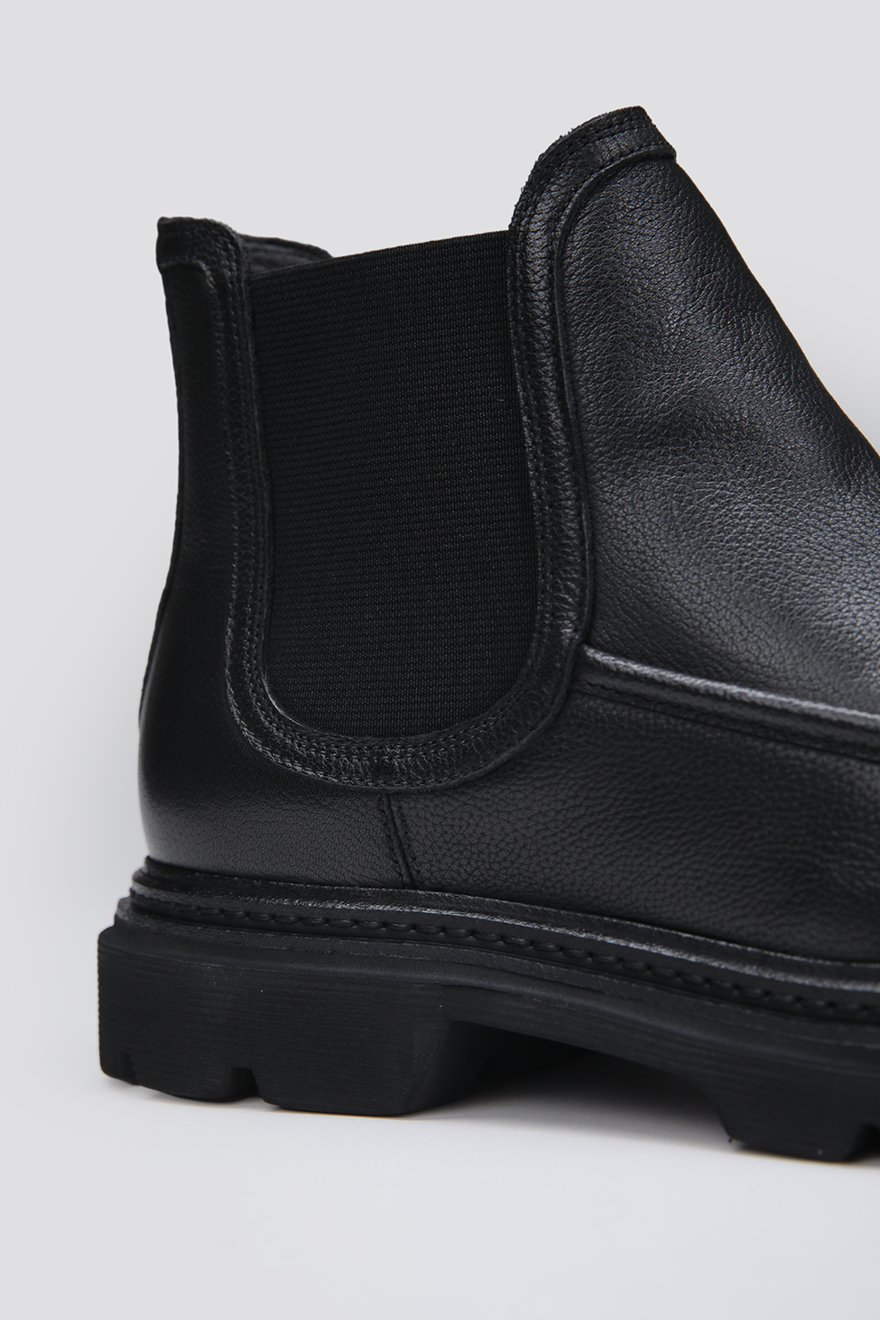 מגפוני עור בסגנון צ'לסי בצבע שחור | קנת קול