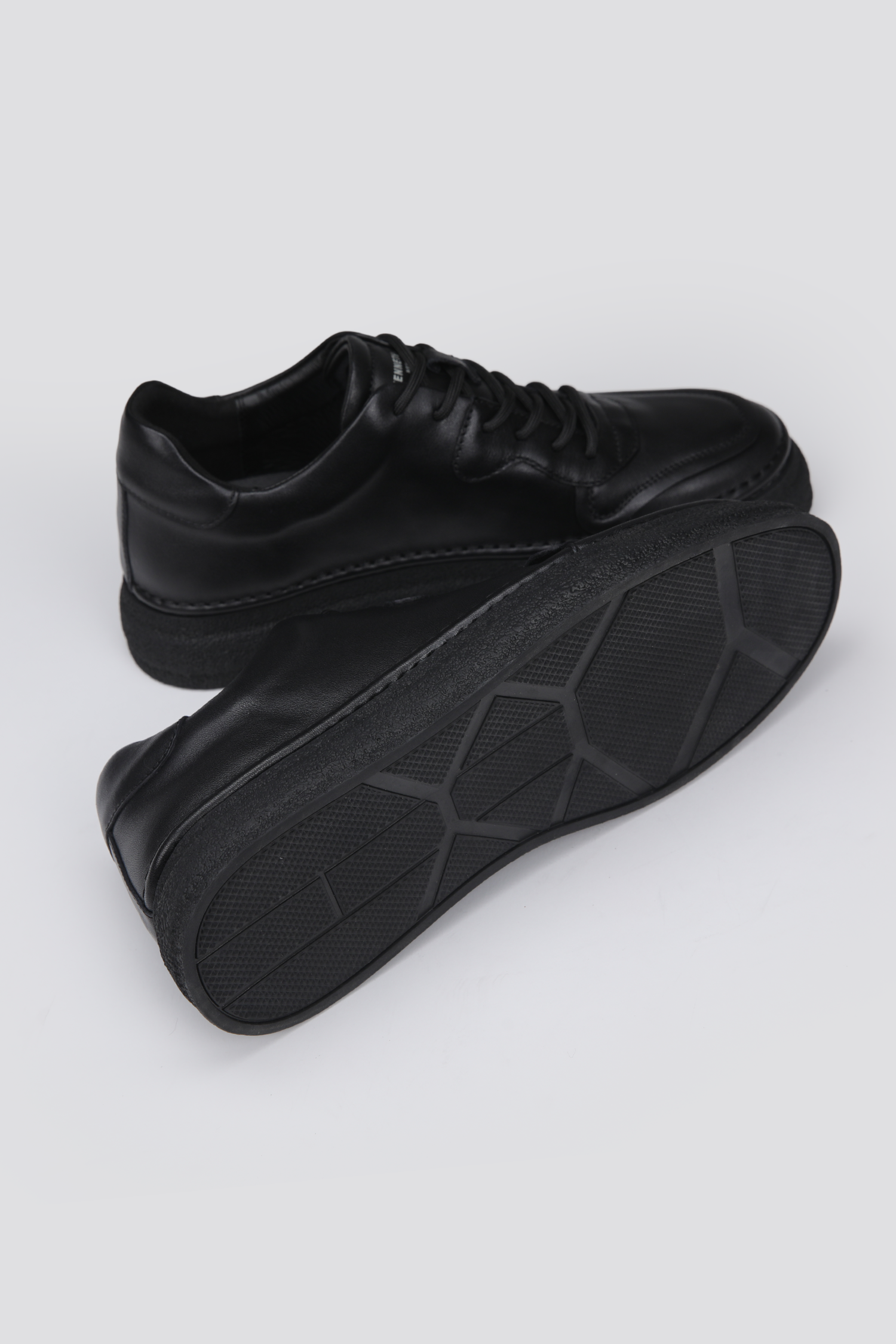 סניקרס עור אלגנטיות | קנת קול