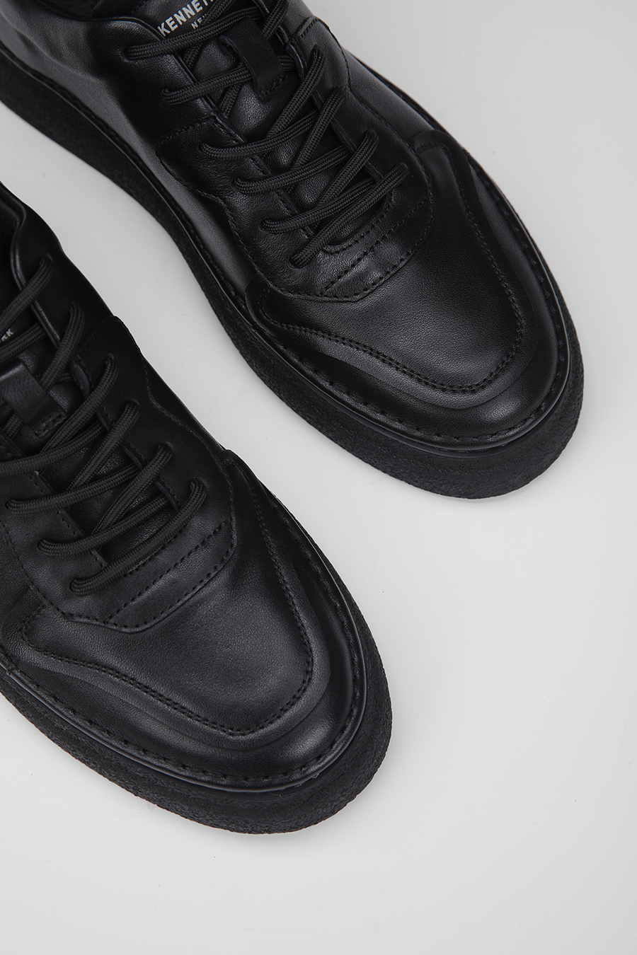 סניקרס עור אלגנטיות | קנת קול