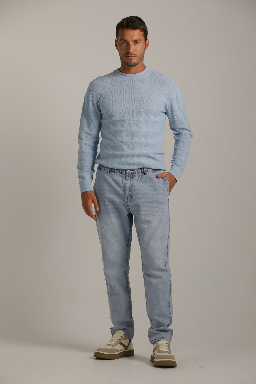 מכנסי ג'ינס במראה שטוף ובגזרת סלים | קנת קול