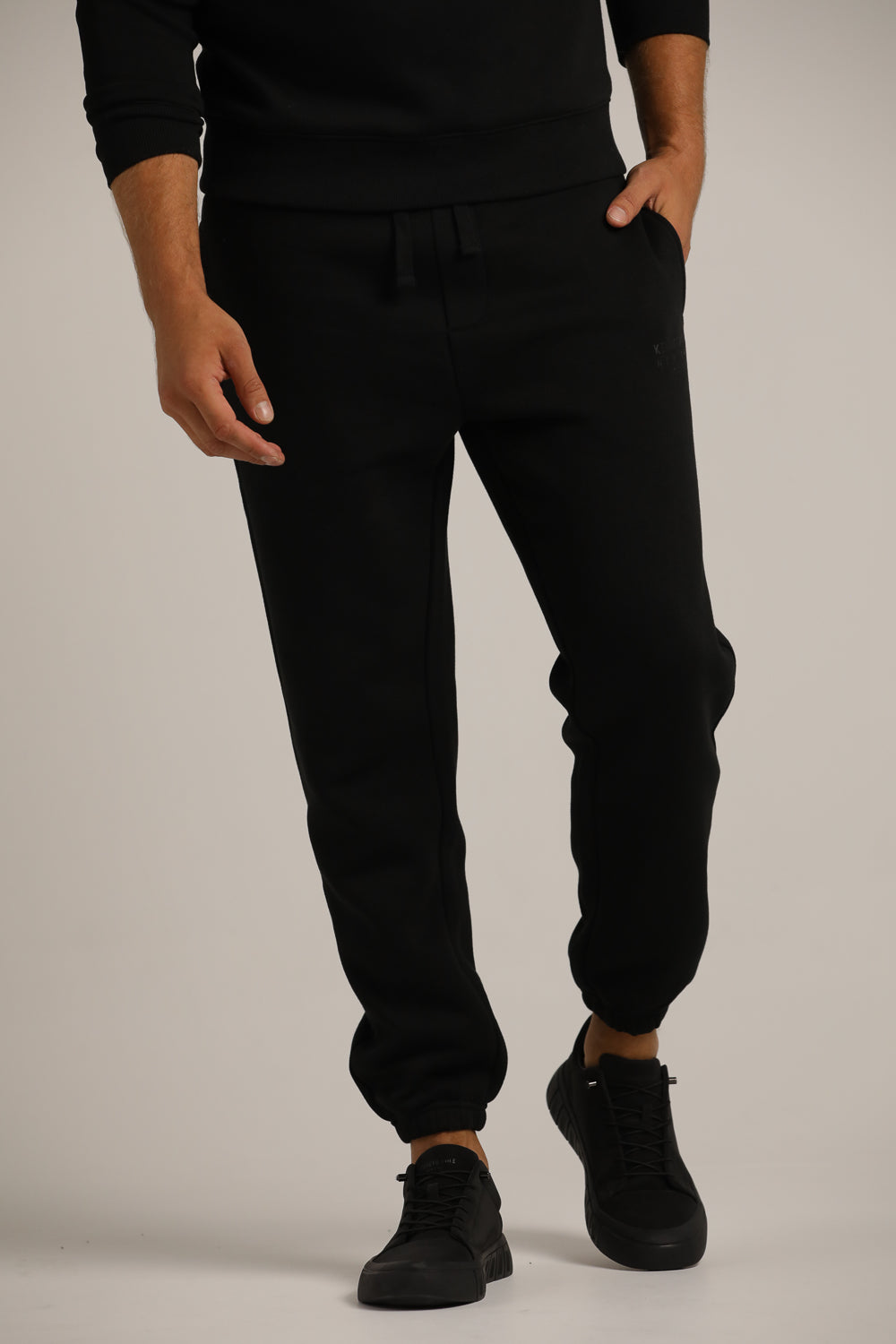 מכנסי ג'וגר ארוכים עם הדפס לוגו | קנת קול