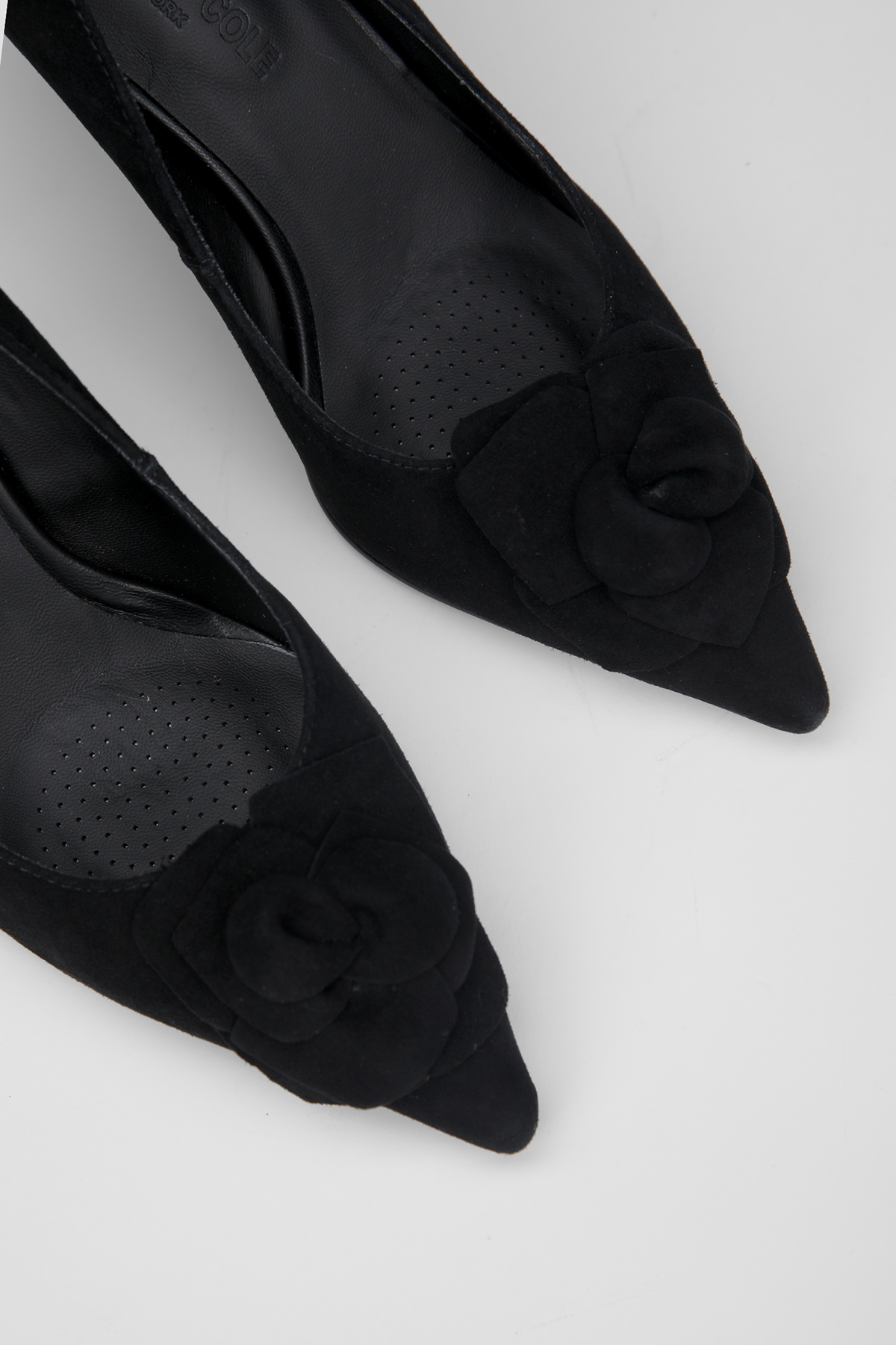 נעלי עקב עם אלמנט פרח | קנת קול