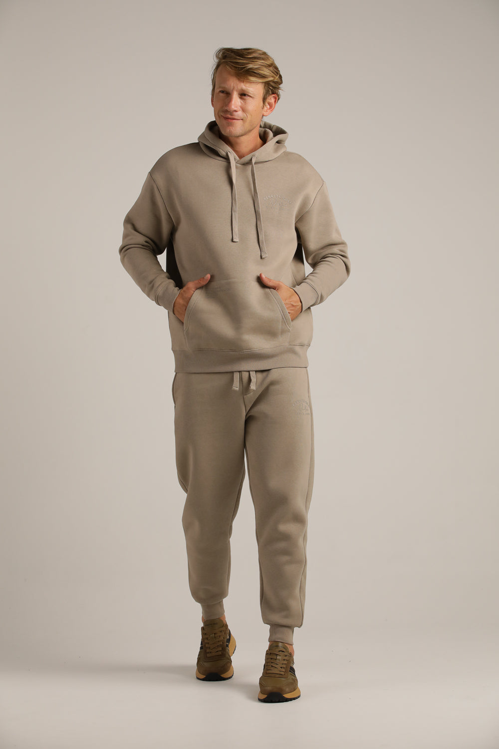 סווטשירט אוברסייז ממותג | קנת קול