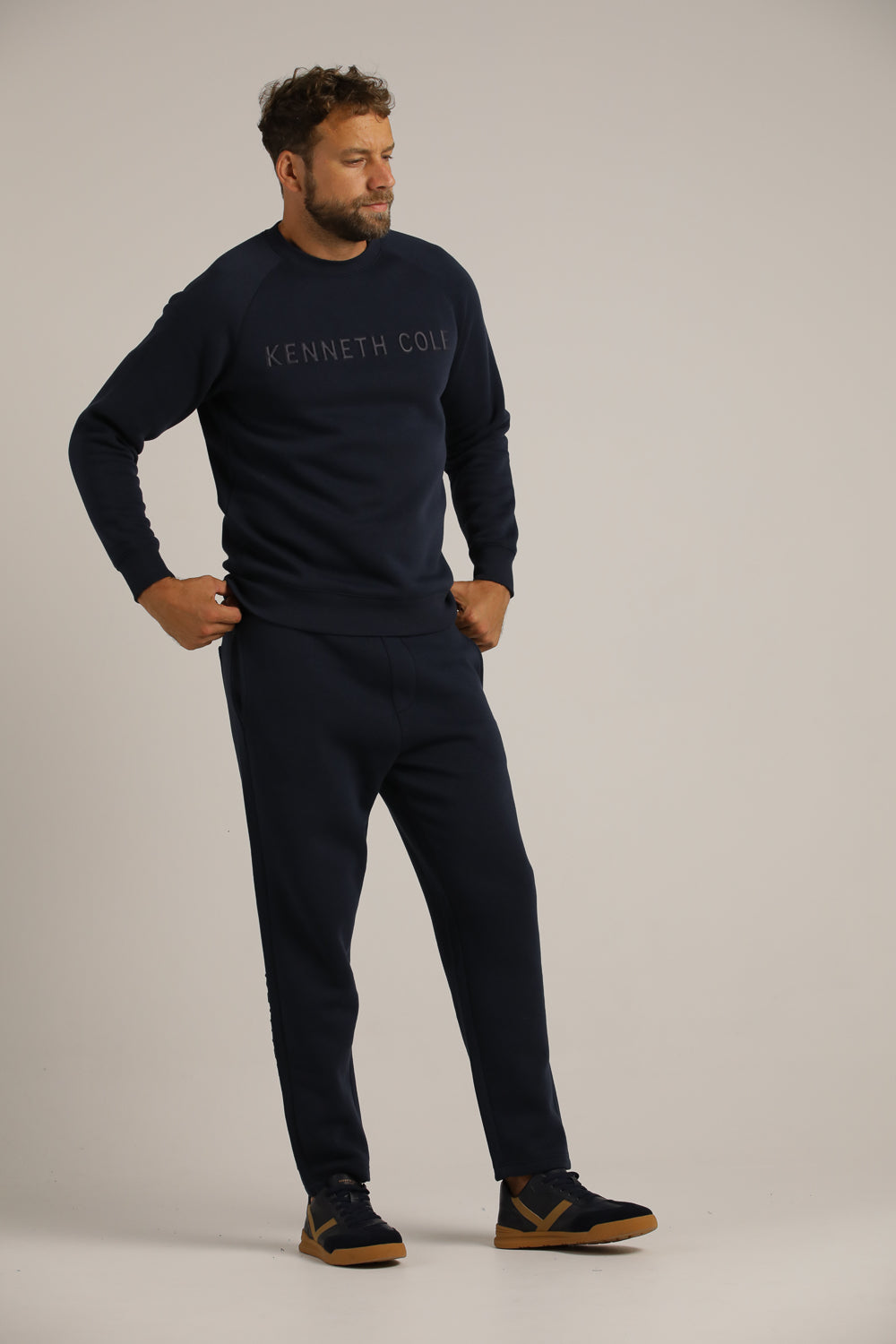 סווטשירט בגזרת רגלן עם לוגו | קנת קול