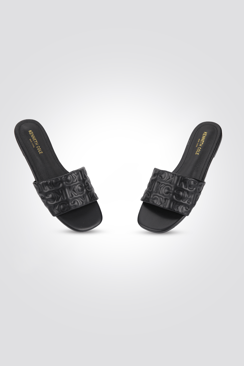KENNETH COLE - כפכף ממותג KC בצבע שחור - MASHBIR//365