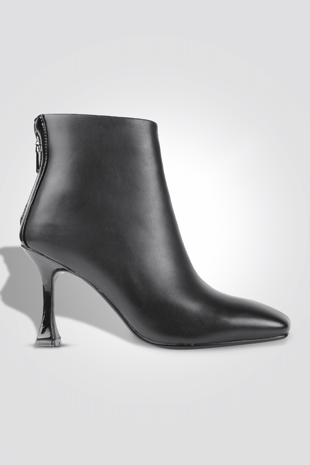 KENNETH COLE - מגפוני עקב לנשים בצבע שחור - MASHBIR//365