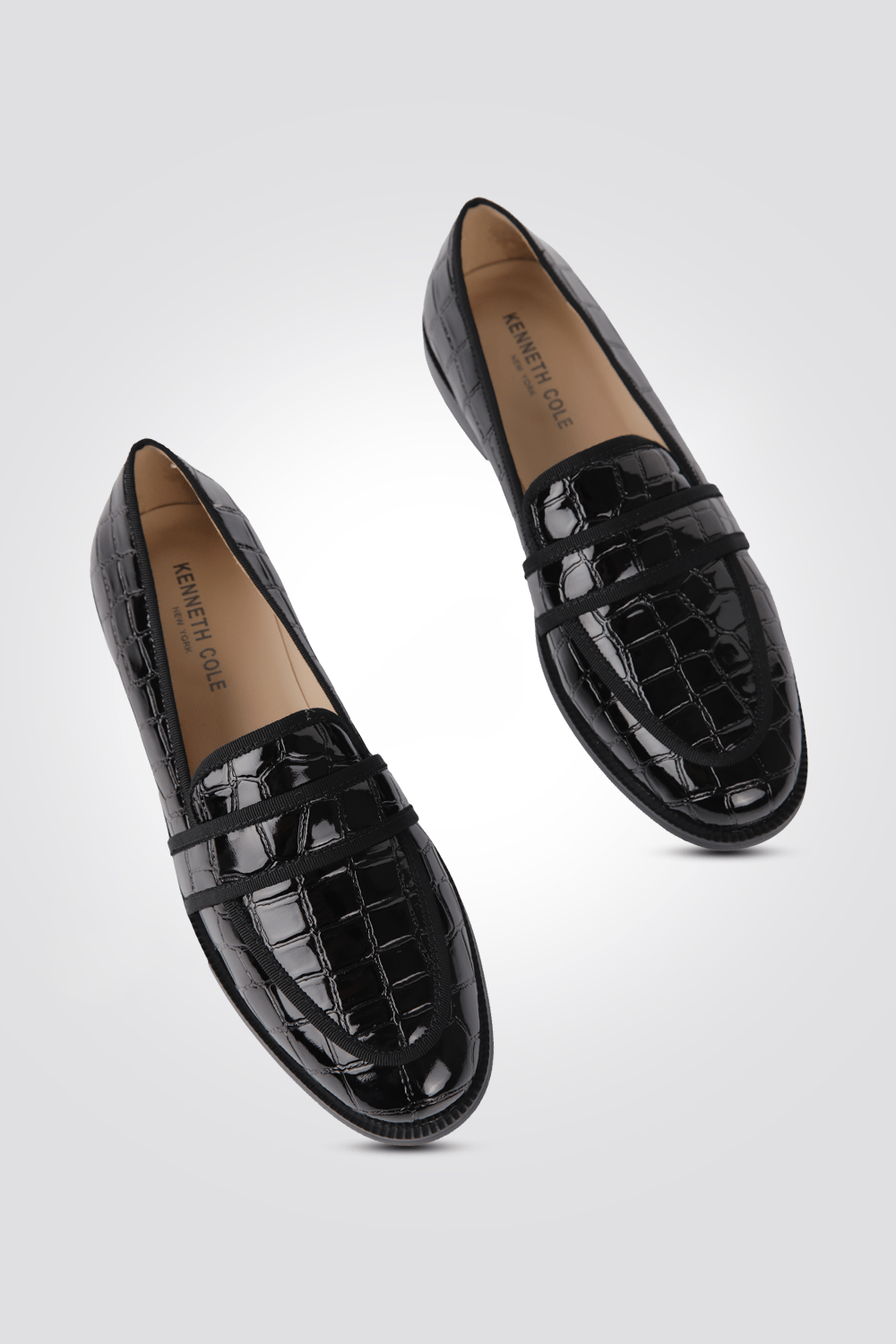 KENNETH COLE - נעלי מוקסין לנשים בצבע שחור - MASHBIR//365