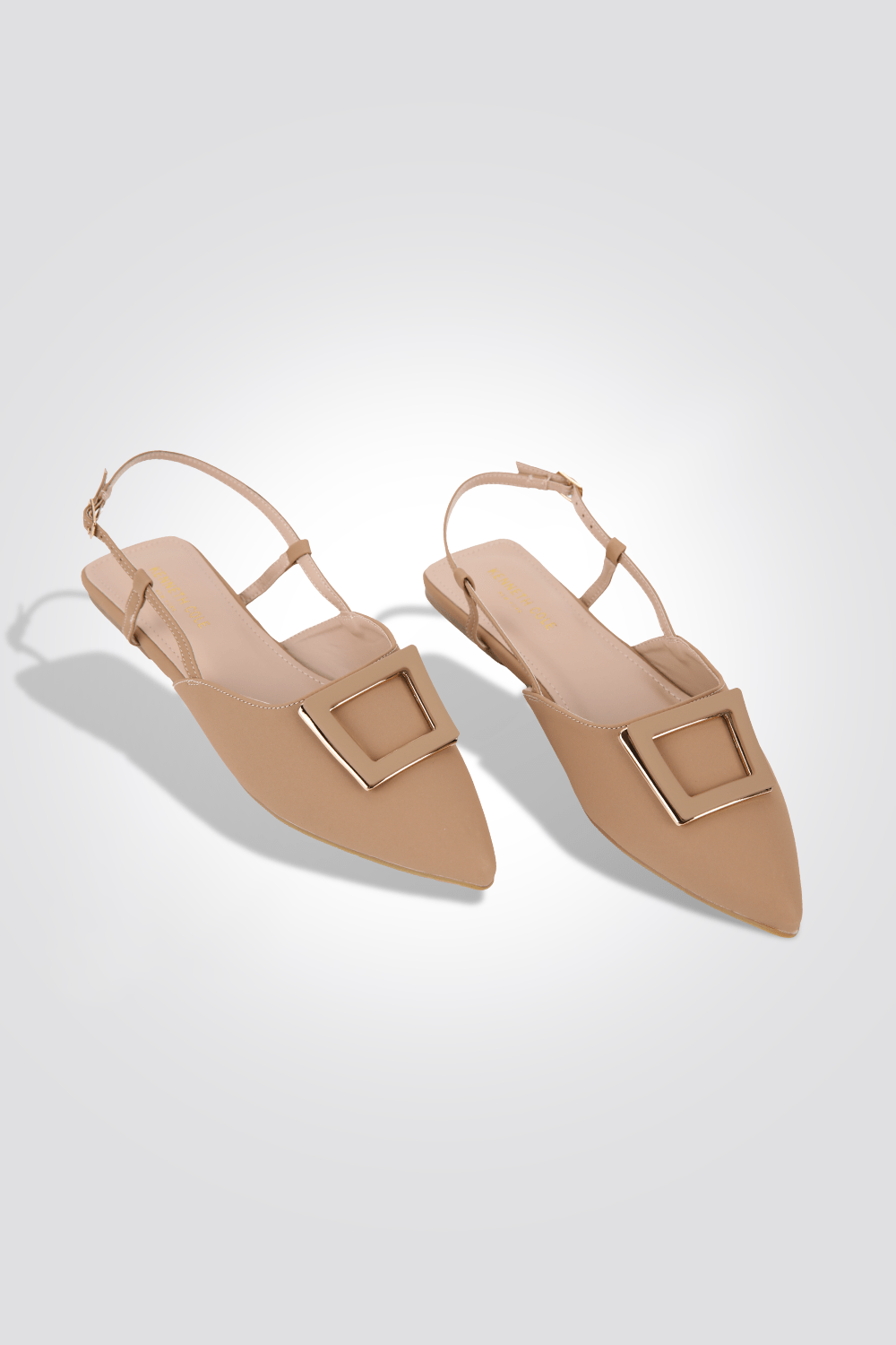 KENNETH COLE - סנדל אבזם מרובע בצבע מוקה - MASHBIR//365
