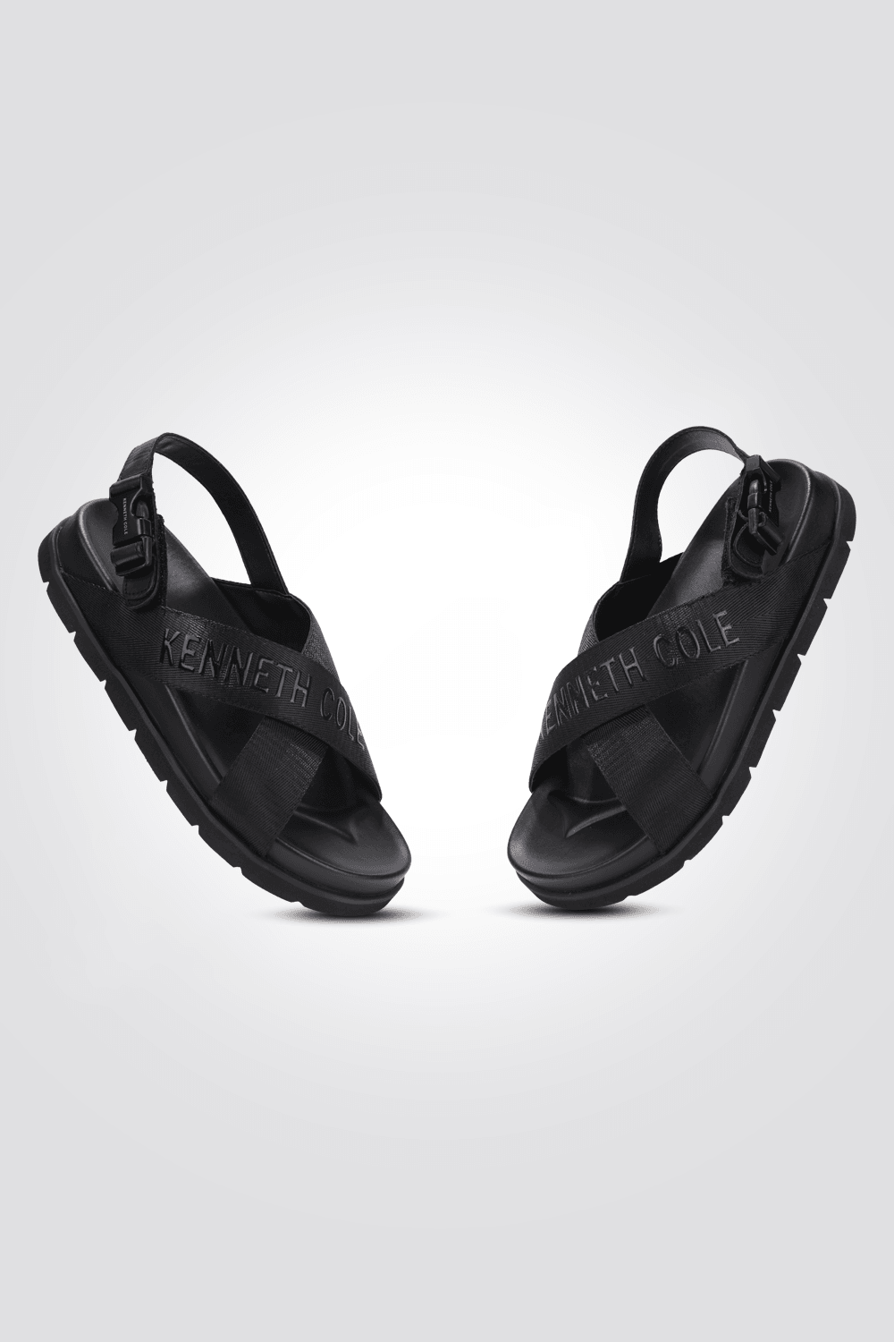 KENNETH COLE - סנדלי FLAT ANKLE STRAP לנשים בצבע שחור - MASHBIR//365