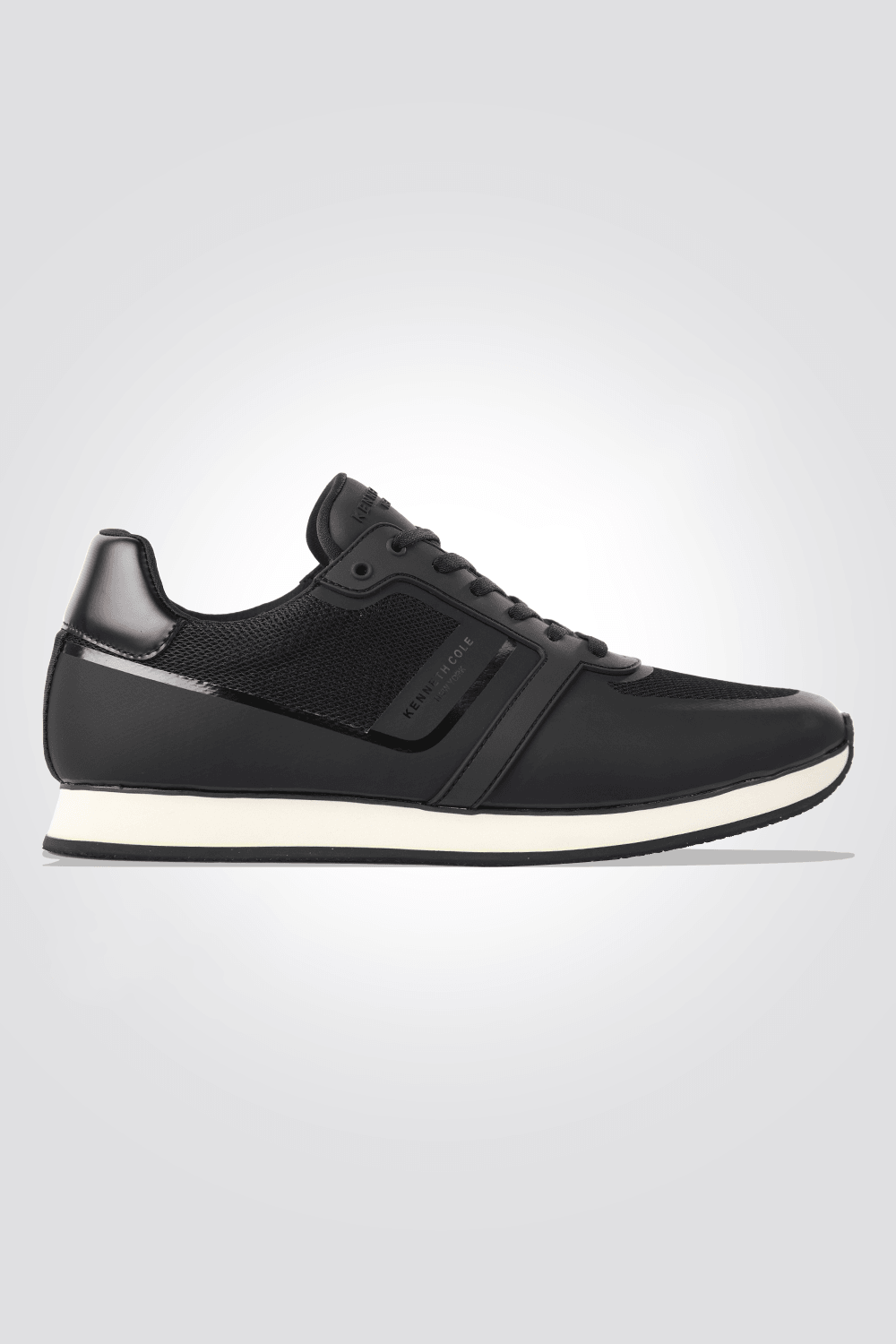 KENNETH COLE - סניקרס STRIPED TRAINER בצבע שחור - MASHBIR//365