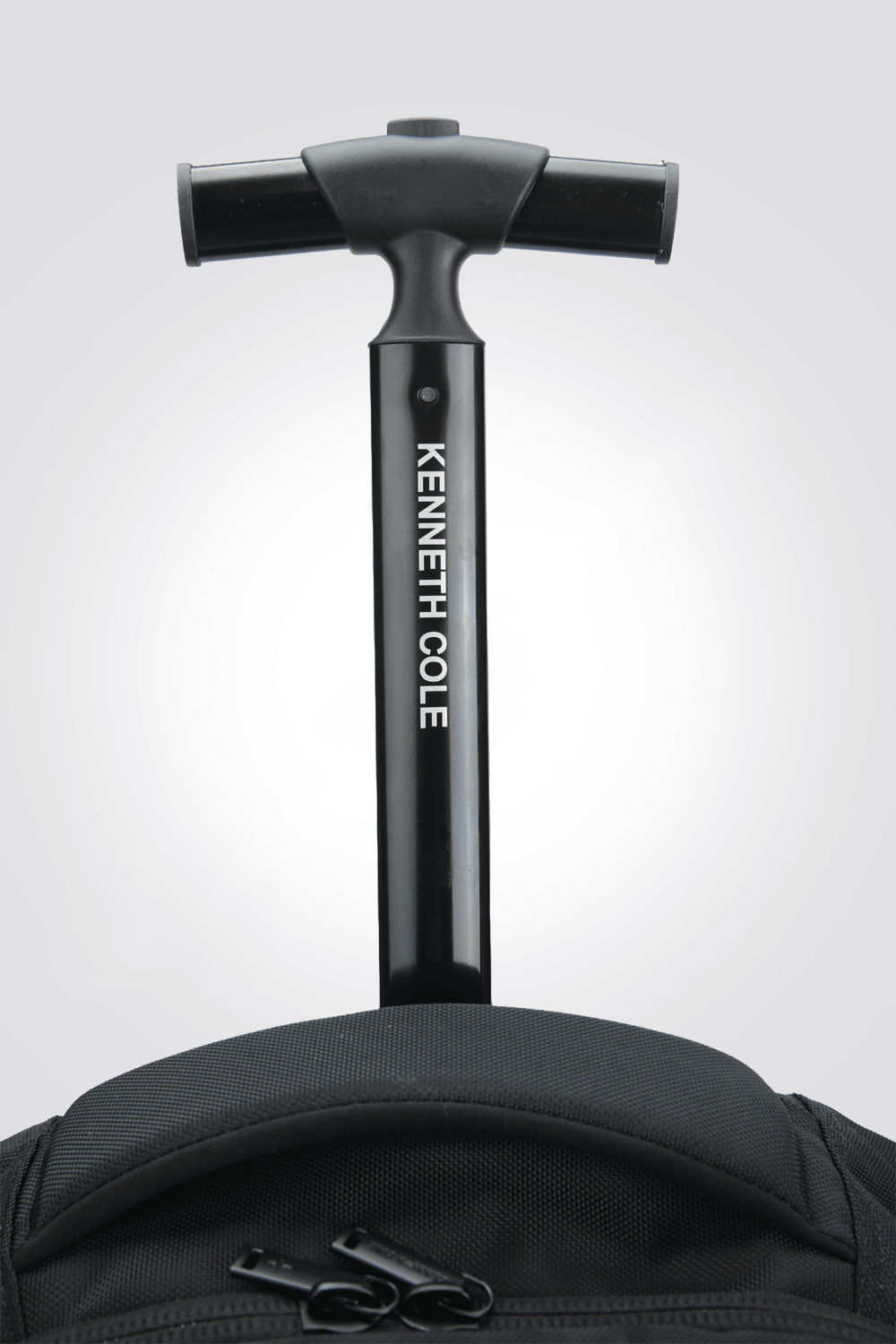 KENNETH COLE - תיק גב משולב טרולי בצבע שחור - MASHBIR//365