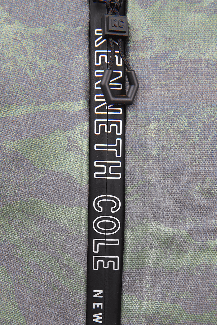 KENNETH COLE - תיק גב סגירה עגולה משולב אפור - MASHBIR//365