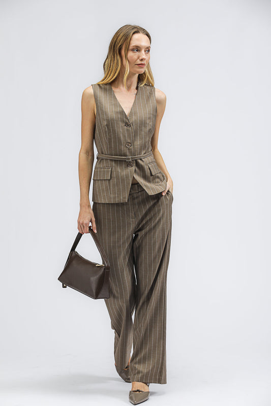 ווסט בגזרה מחויטת עם חגורה | קנת קול 