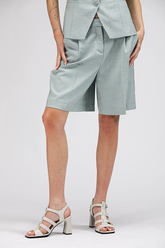 ברמודה בגזרה מחויטת | קנת קול 